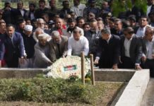 ওসমান হাদির কবর জিয়ারত করলেন তারেক রহমান